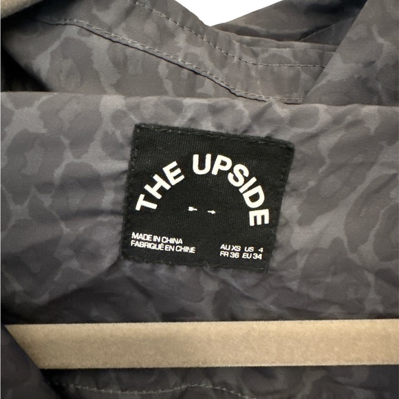 Upside zip front lightweight jacket - Picture 3 of 8